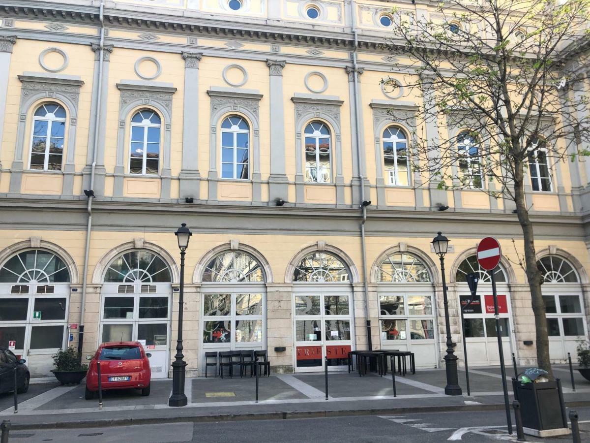 Alla Scalinata Del Teatro Rossetti Parcheggio Trieste Eksteriør bilde