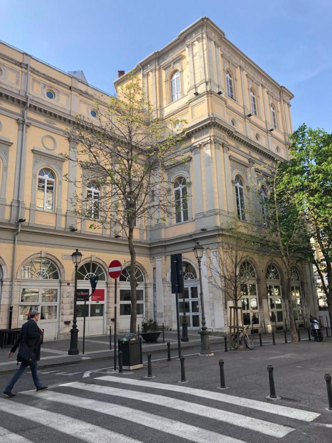 Alla Scalinata Del Teatro Rossetti Parcheggio Trieste Eksteriør bilde